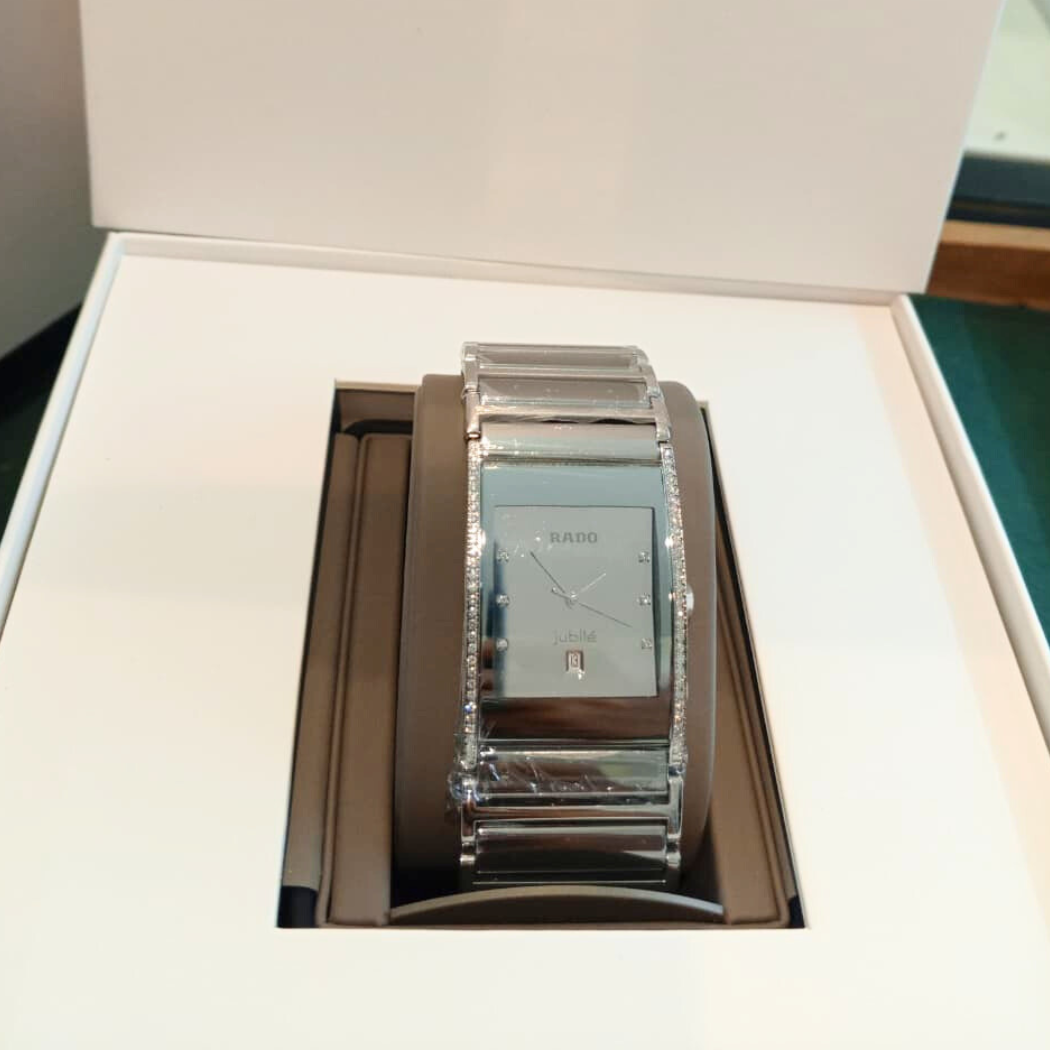 ساعة رادو رمادية من الفولاذ المقاوم للصدأ، مينا فضي، كوارتز للرجال - R20731712