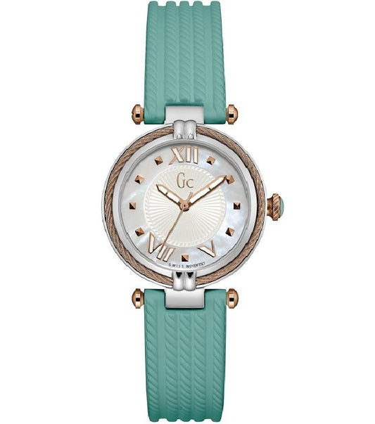 ساعة Guess Collection Cable Chic النسائية، بسوار سيليكون أخضر ومينا من عرق اللؤلؤ، تعمل بنظام كوارتز - Y18008L1